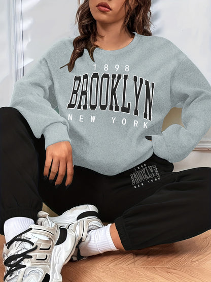Conjunto casual de duas peças com blocos de cor, composto por uma sweatshirt com estampado de letras e calças jogger desportivas. Roupas femininas.