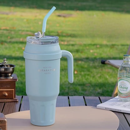 Copo térmico portátil de 1,4 litros (47,3 oz) com pega e tampa com palhinha, garrafa de água portátil de grande capacidade, copo de aço inoxidável para automóvel, ideal para desportos ao ar livre, viagens e campismo. Presente de Natal.