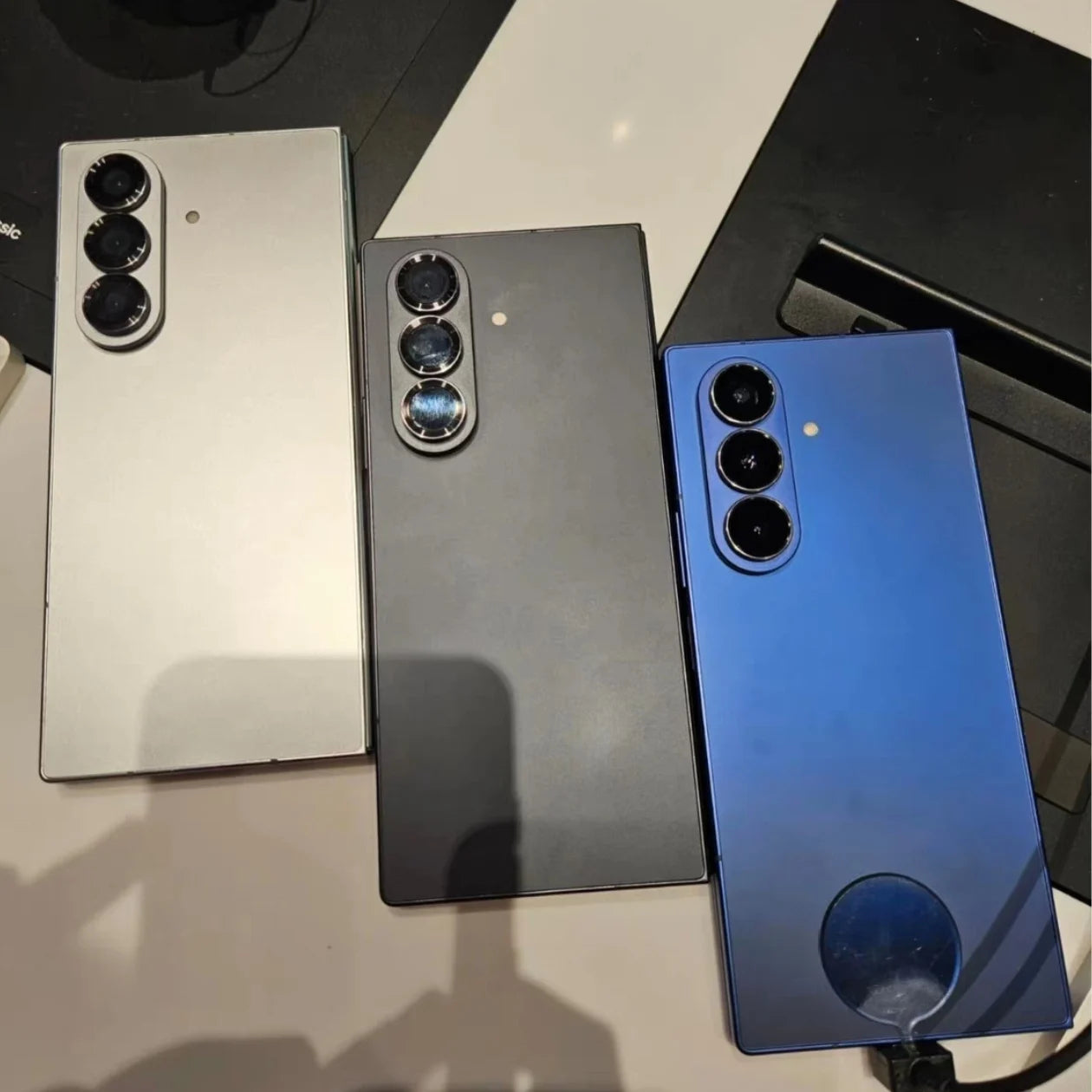 Brand New  Sam-sung for Galaxy Fold 7 5G 6.5" HD 120Hz Refresh Rate Outer Screen 256GB Storage 200MP Dual SIM