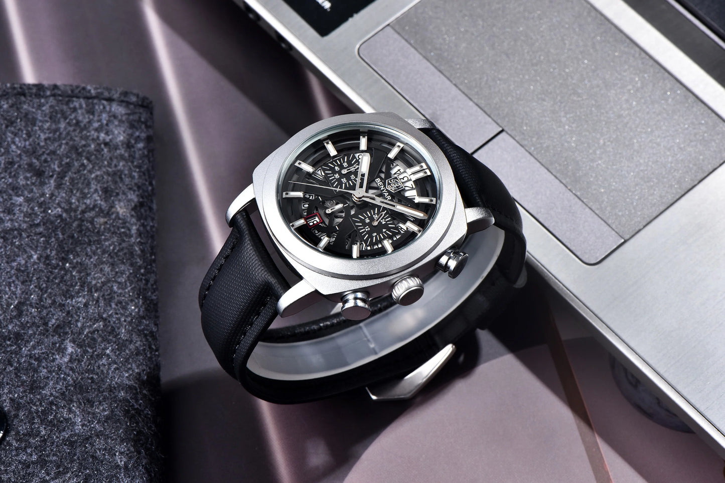 Relógio Benyar Design 2024 para homem, quartzo, 43 mm, mostrador luminoso, resistente à água até 50 m, anti-reflexo, cronógrafo, moderno e novo.