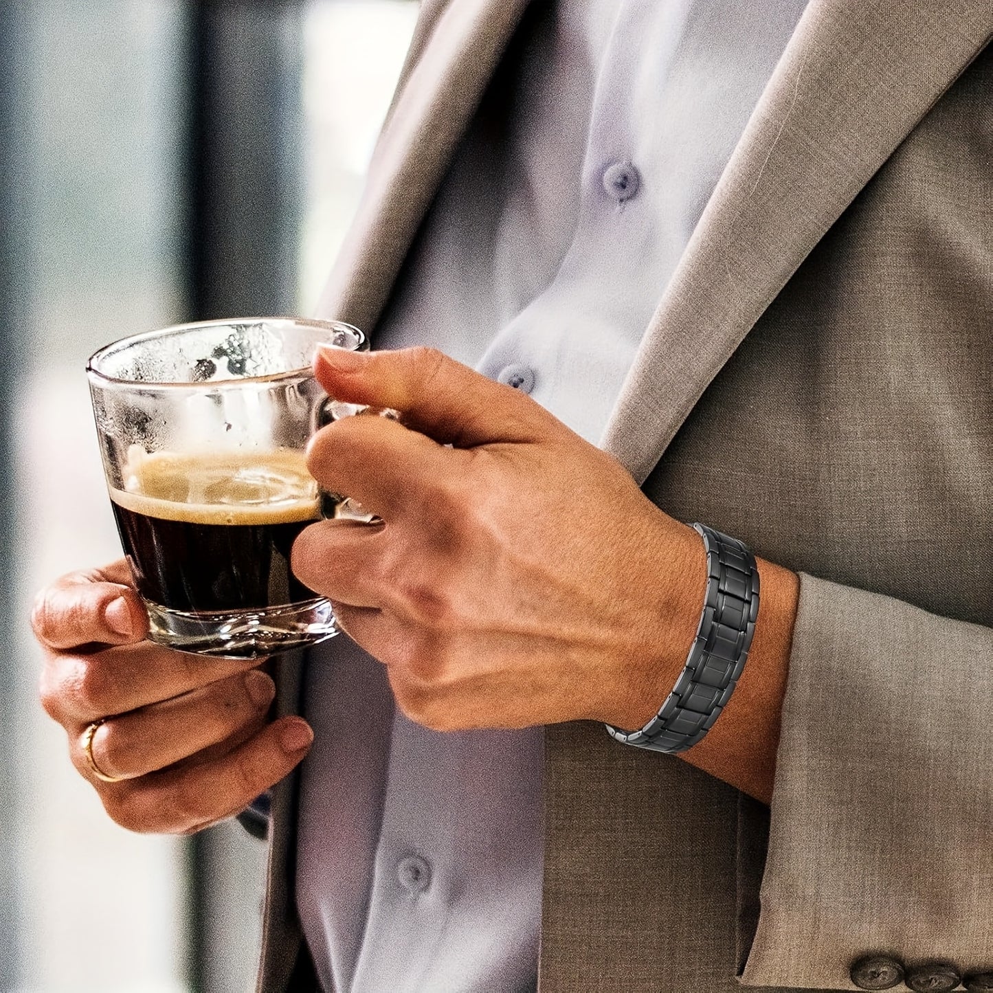 Pulseira magnética para homem em aço titânio com ímanes de 3500 Gauss – Design texturizado preto, presente elegante para o Dia do Pai, acessório de bem-estar | Estilo sofisticado | Joia durável, joia magnética