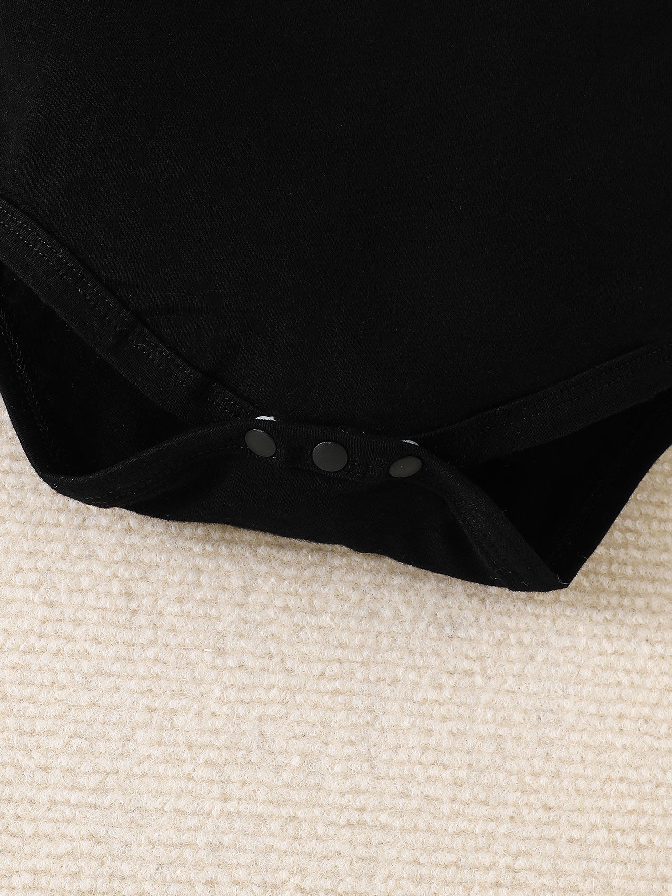 Conjunto de body de manga comprida, calças e gorro para bebé menino em algodão com estampado de coala a dormir super giro. Roupa para recém-nascido.