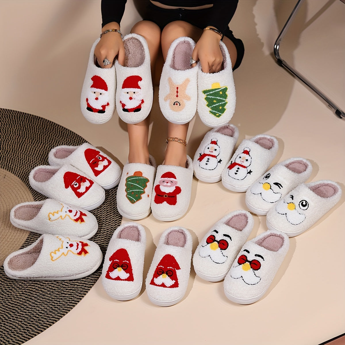 Pantufas felpudas com estampado de árvore de Natal, chinelos de inverno fechados e quentinhos para usar em casa, pantufas aconchegantes de sola macia e felpuda.