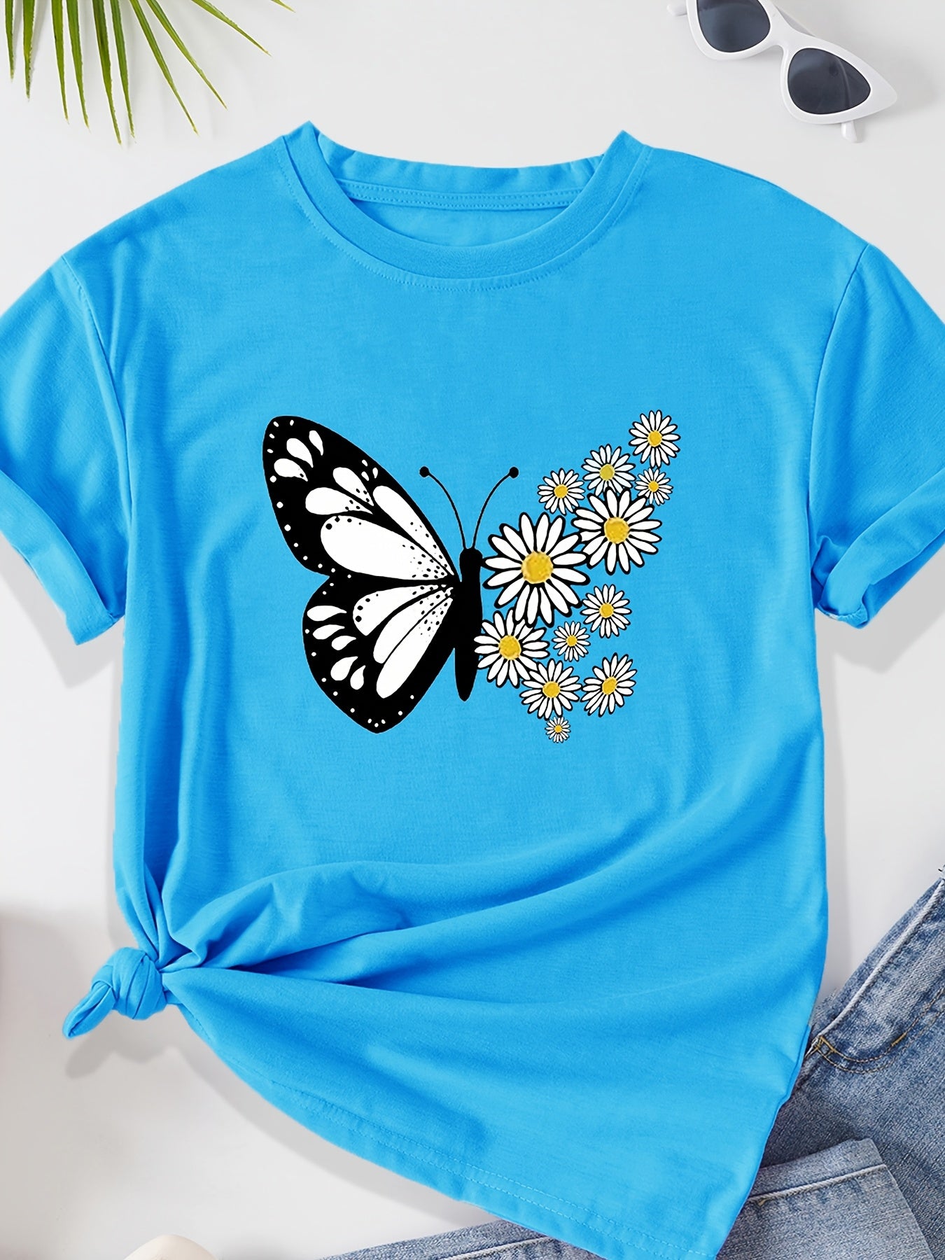 T-shirt casual para mulher com estampado floral de borboletas e margaridas, gola redonda - Verde azeitona, Lavável à máquina, Modelagem regular para looks casuais, Moda para todas as estações, Estilo descontraído, Tecido não transparente