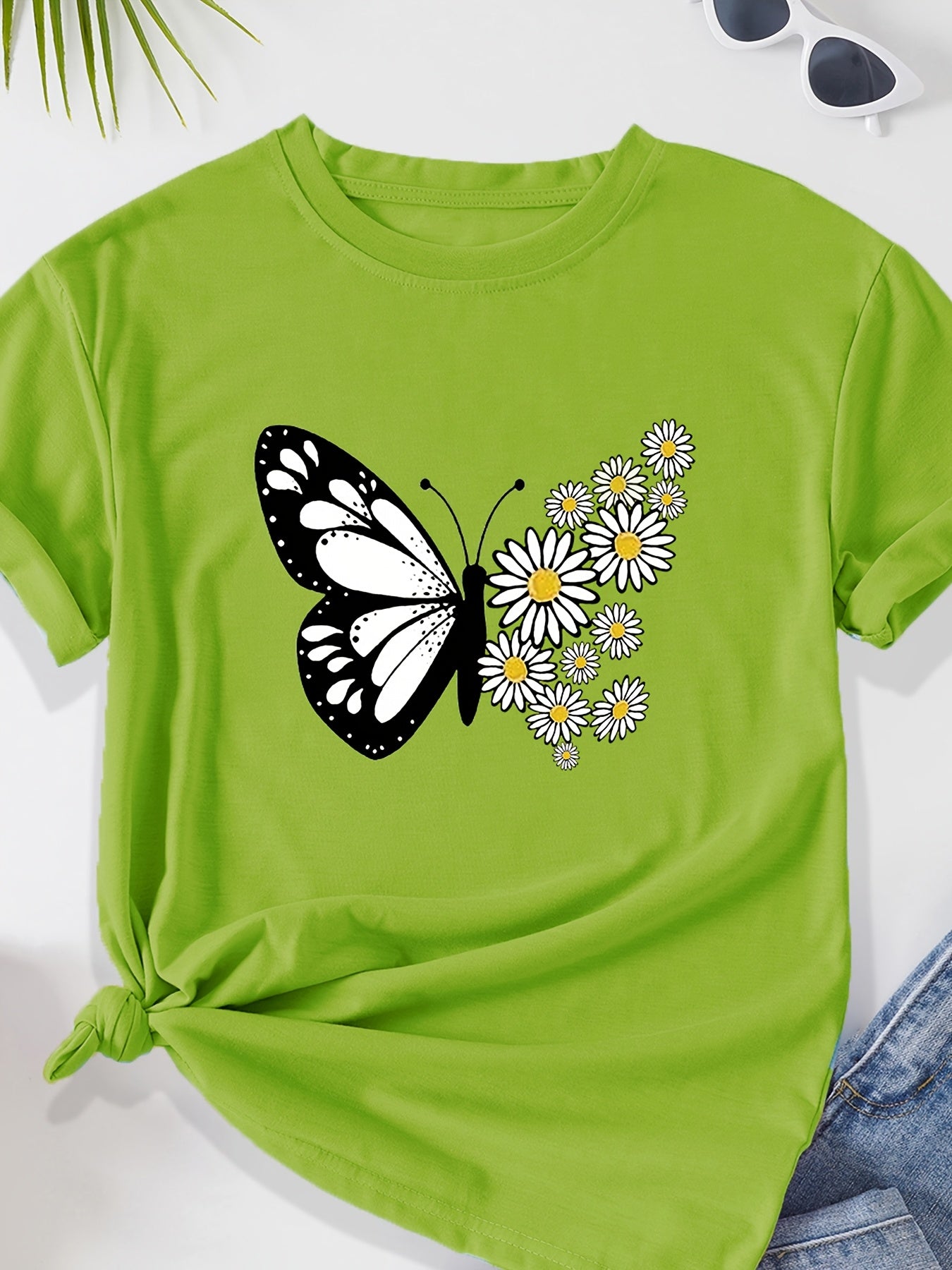 T-shirt casual para mulher com estampado floral de borboletas e margaridas, gola redonda - Verde azeitona, Lavável à máquina, Modelagem regular para looks casuais, Moda para todas as estações, Estilo descontraído, Tecido não transparente