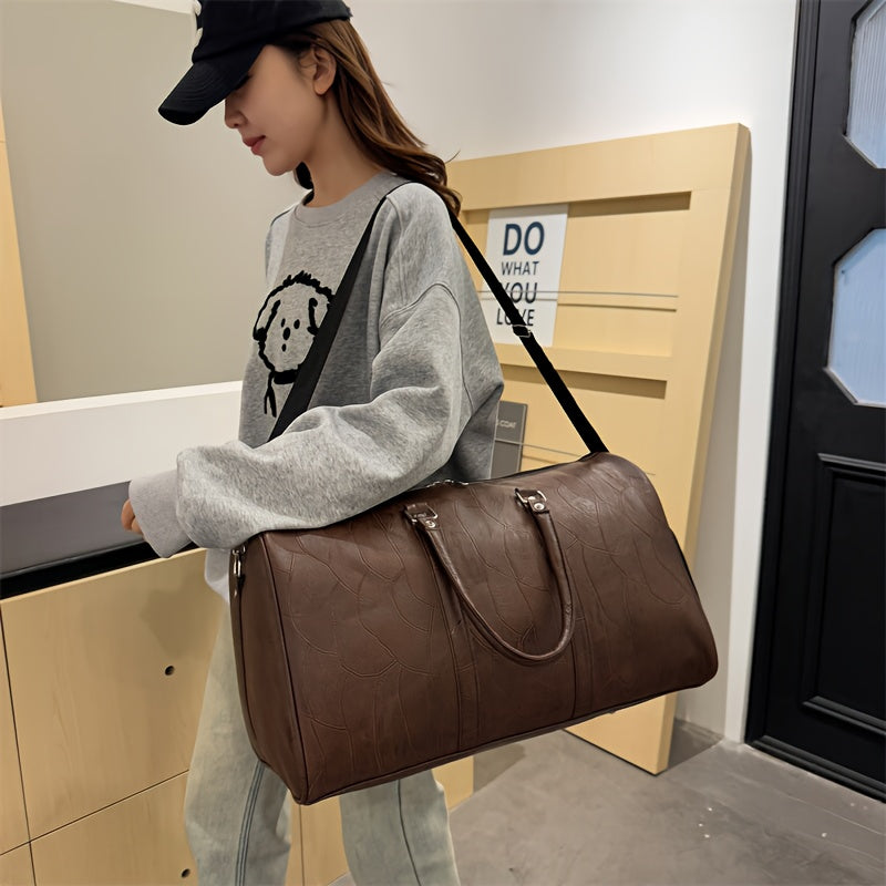 Retro Men'S Travel Bag in a Simple And Spacious Design, Suitable for Casual Use, with Both Hand And Crossbody Options.