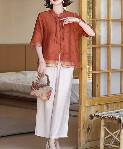 Elegante blusa de verão para mulher com estampado floral - Manga curta, gola mandarim, corte largo, verde-azeitona claro, perfeita para looks casuais. Blusa casual | Blusa com estampado floral | Camisola com gola mandarim