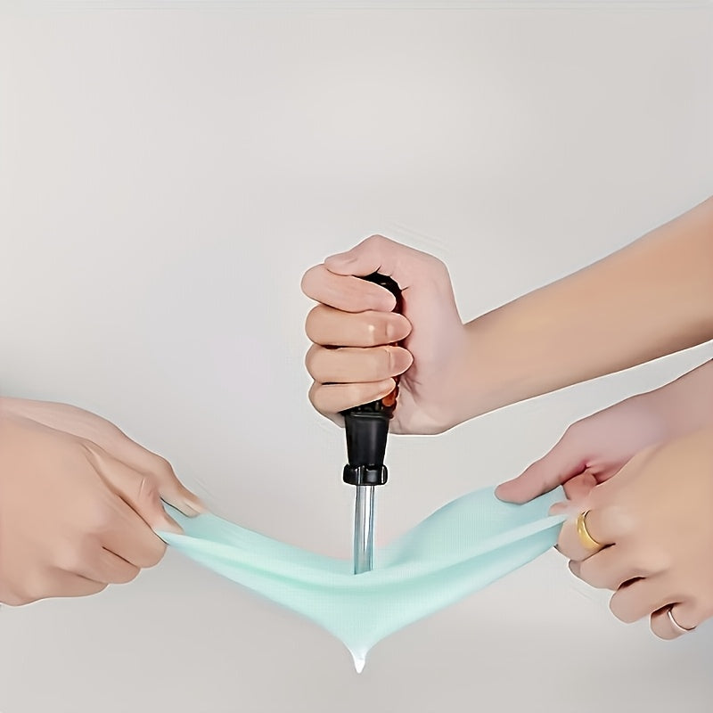 Ideal para dias de chuva, com um revestimento espesso e resistente ao desgaste, essencial para caminhar em tempo húmido, protegendo o calçado da humidade. Unissexo.