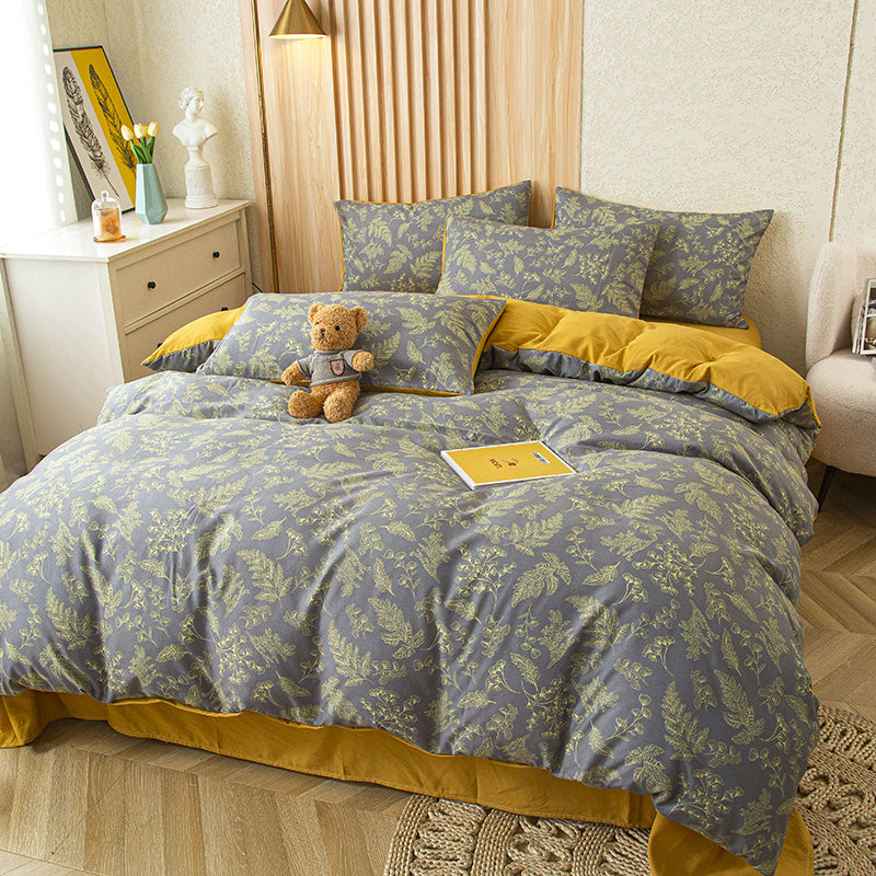 Dark Vine Pattern 4-Piece Vintage Small Floral Bedding Set. Includes 1 flat sheet, 1 duvet cover, and 2 pillowcases. Machine washable polyester. Breathable and easy to clean. Does not contain down duvet or pillowcases.