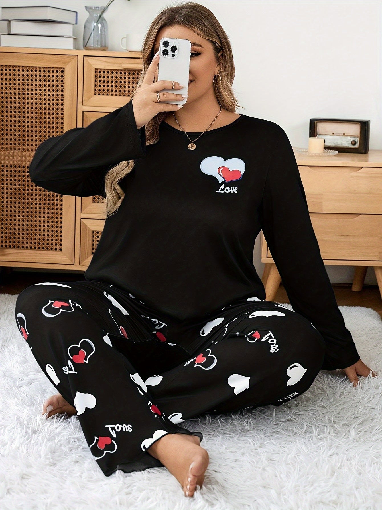 Autumn And Winter Large Size Black Crew Neck Cartoon Small Love Two-Color English Pattern Print Casual And Comfortable Sister Two-Piece Pajama Set