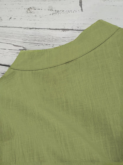 Camisa de homem, gola padre, manga curta, estilo Henley, ideal para o verão, uso casual, negócios e ocasiões formais.