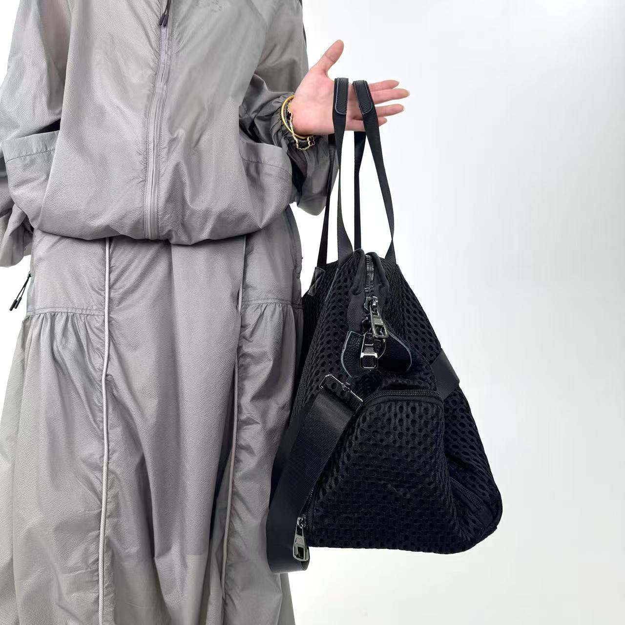 Women's Fashion Minimalist Tote Bag, Large Capacity Sports Gym Bag with Shoe Compartment - Style Splice City Bag, Zipper Closure and Sturdy Handle, Suitable for Business, Vacation, and Everyday Use, Personalised Sports Bag, G
