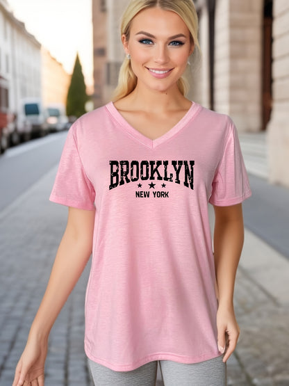 T-shirt casual para mulher com decote em V e estampado da inscrição "Brooklyn New York" - Estampado vibrante em rosa e preto, manga curta, corte regular, lavável à máquina, ideal para a primavera, verão e outono. Tecido resistente e durável.