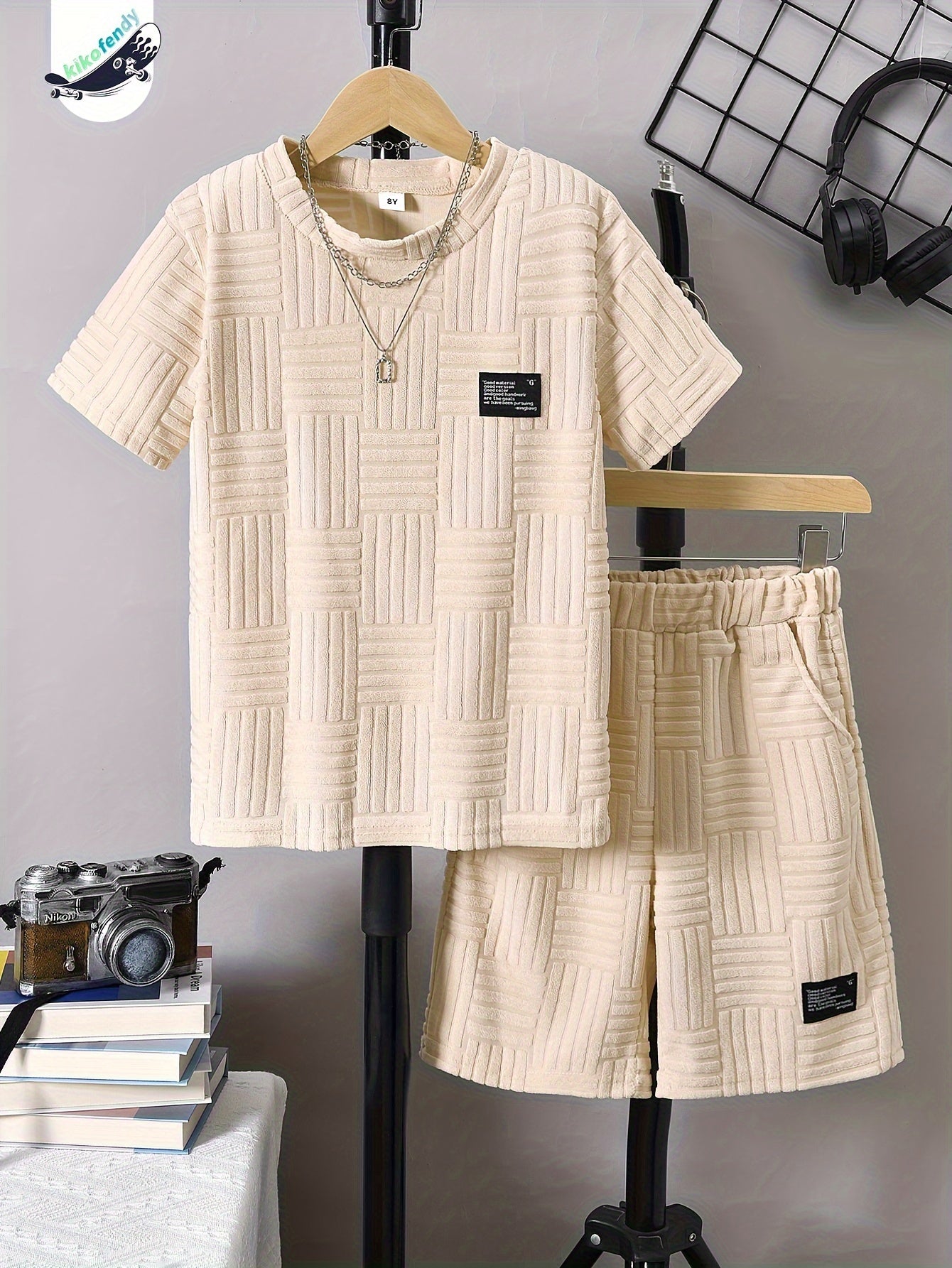 Boys' Fashion Casual Round Neck Short Sleeve T-Shirt + Casual Shorts Two-Piece Set, Perfect for Outdoor
