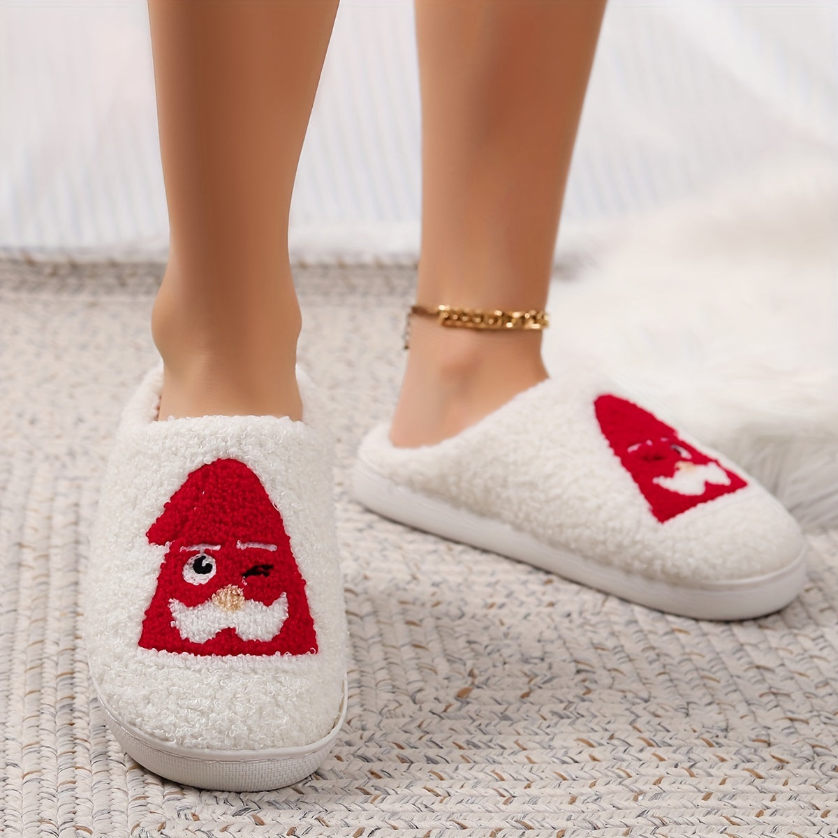 Pantufas felpudas com estampado de árvore de Natal, chinelos de inverno fechados e quentinhos para usar em casa, pantufas aconchegantes de sola macia e felpuda.
