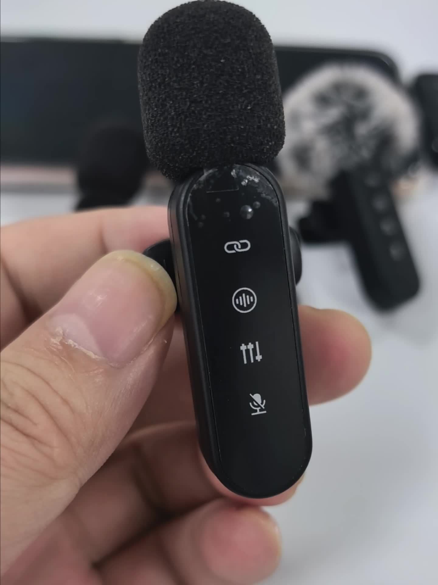 4-in-1 Professional Wireless Lavalier Microphone for 4 People, Plug-and-Play with Intelligent Noise Reduction, Windproof Ball, Compatible with Smartphones, Laptops, and Tablets, USB-C Charging, 2.4G/3G/4G/5G, Video Conference