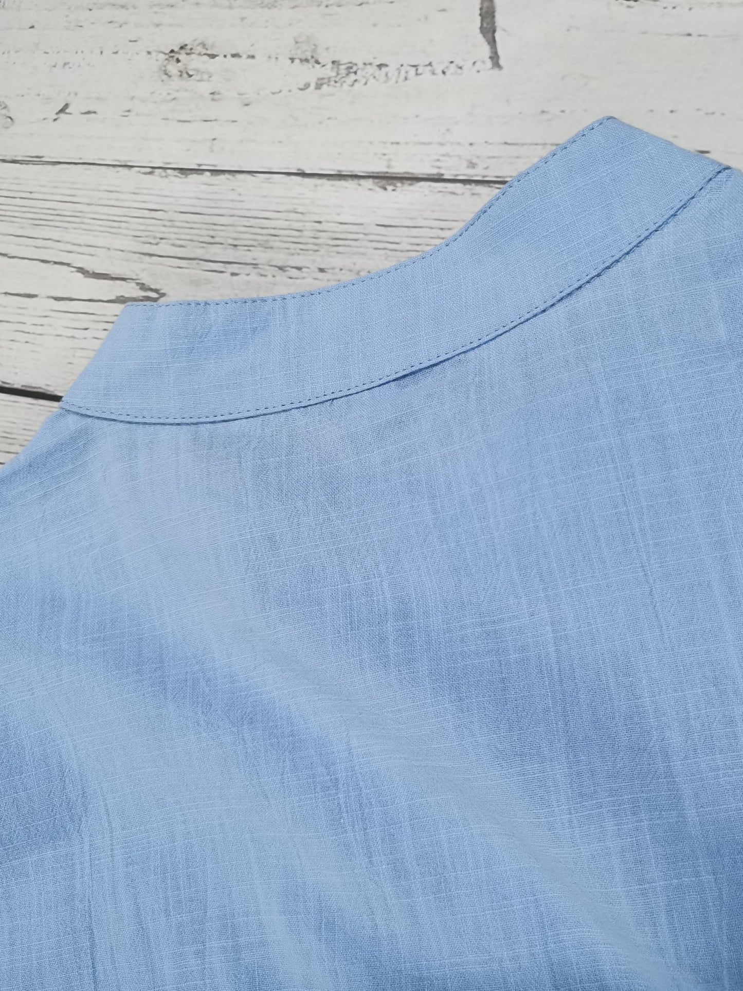 Camisa de homem, gola padre, manga curta, estilo Henley, ideal para o verão, uso casual, negócios e ocasiões formais.