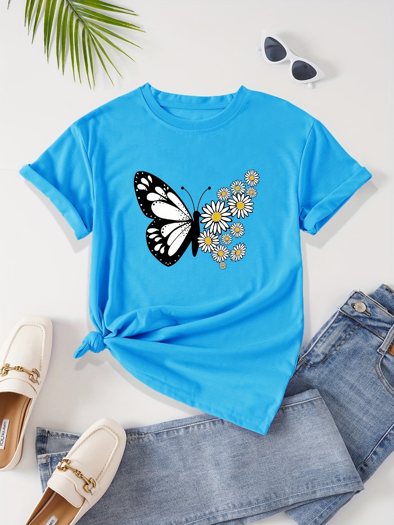 T-shirt casual para mulher com estampado floral de borboletas e margaridas, gola redonda - Verde azeitona, Lavável à máquina, Modelagem regular para looks casuais, Moda para todas as estações, Estilo descontraído, Tecido não transparente