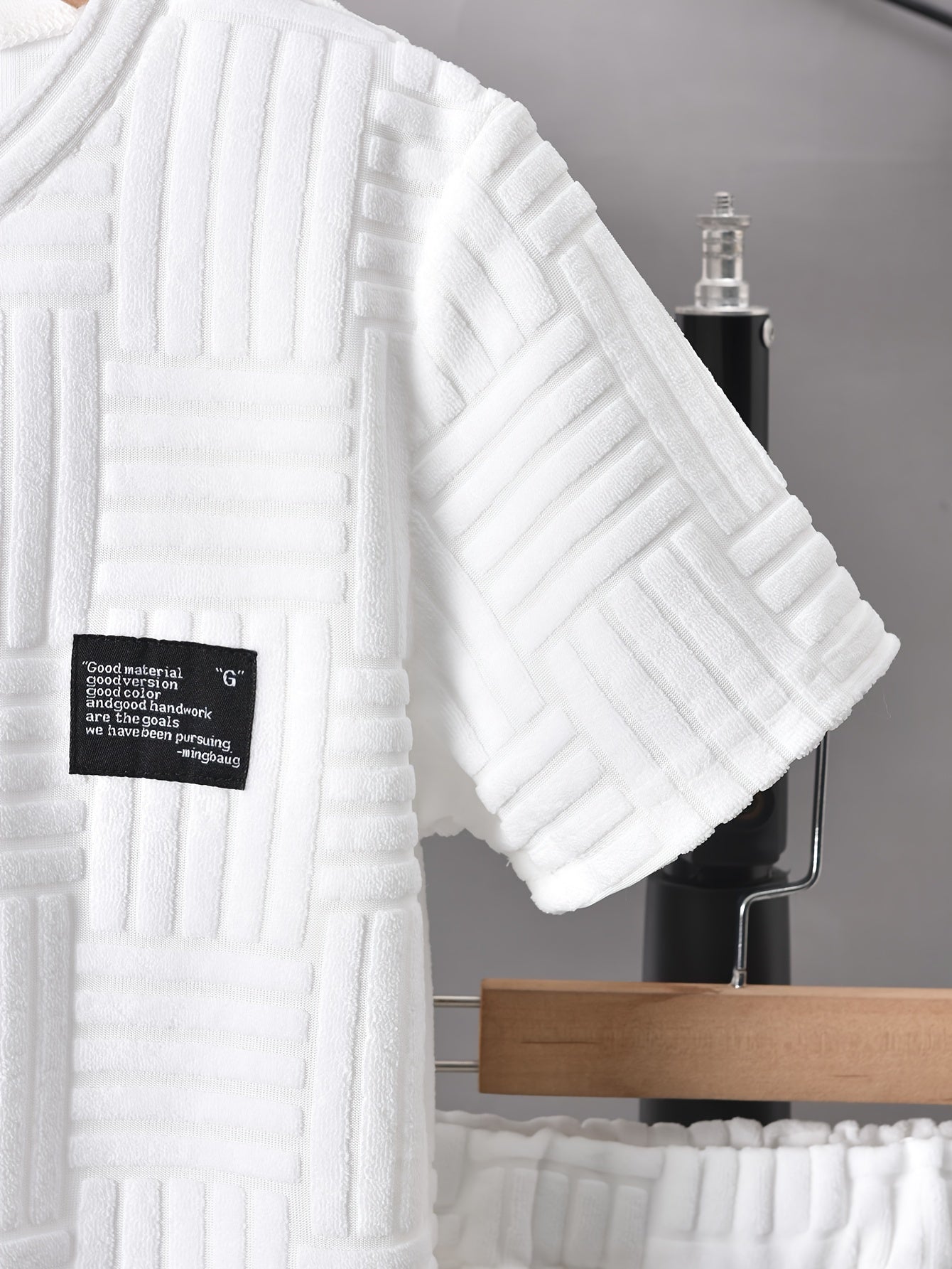 Boys' Fashion Casual Round Neck Short Sleeve T-Shirt + Casual Shorts Two-Piece Set, Perfect for Outdoor