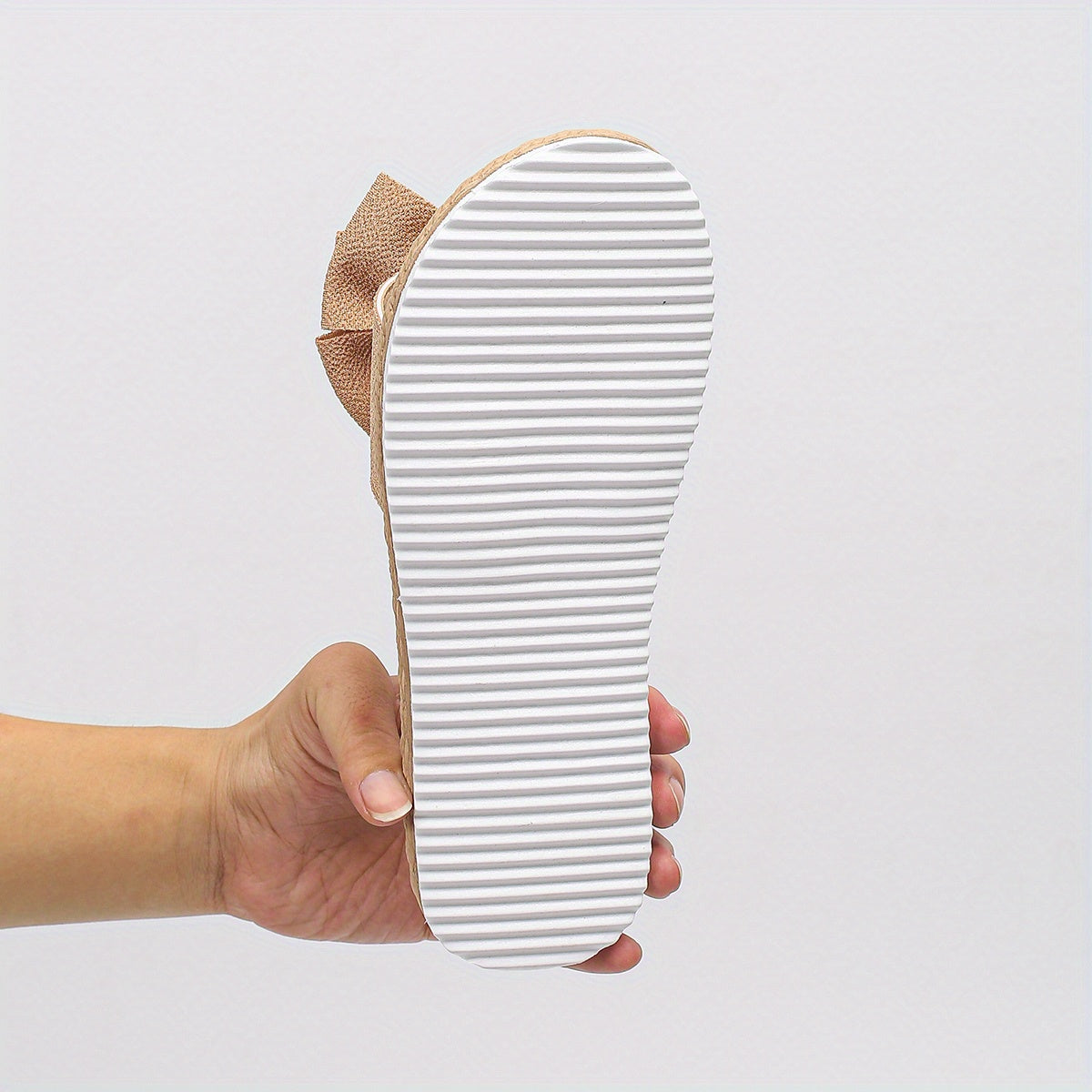 Sandálias rasas bege com laço para mulher - Sandálias de praia elegantes, antiderrapantes e com bico aberto, perfeitas para o verão. Sola em EVA confortável para looks casuais, férias e ocasiões informais.