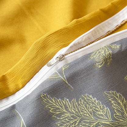 Dark Vine Pattern 4-Piece Vintage Small Floral Bedding Set. Includes 1 flat sheet, 1 duvet cover, and 2 pillowcases. Machine washable polyester. Breathable and easy to clean. Does not contain down duvet or pillowcases.