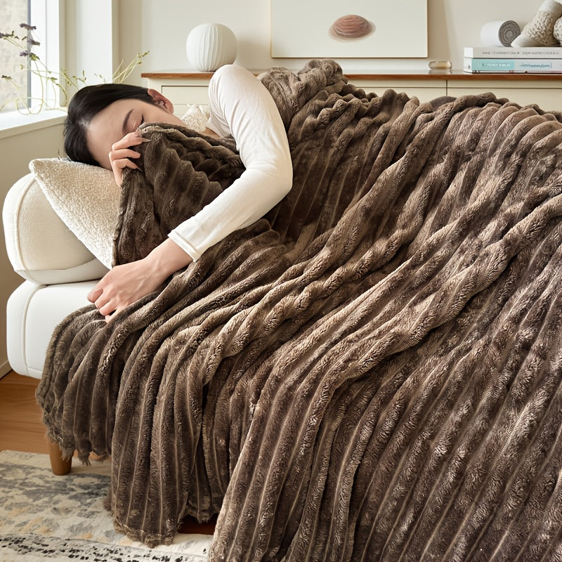 1pc Plush Coral Fleece Blanket - Ultra-Soft All-Season Luxury Bedspread, Couch Throw, Camping & Travel Bedding,,,, Grey, - Machine Washable Cozy Gift for, Outdoor, or Holidays - Traditional Style with Geometric Pattern, Multi