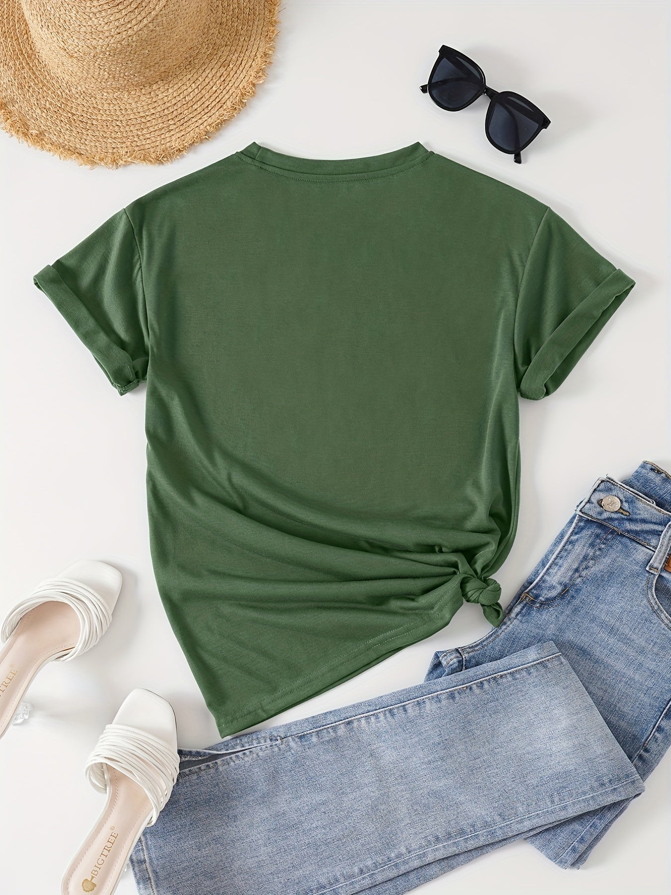 T-shirt casual para mulher com estampado floral de borboletas e margaridas, gola redonda - Verde azeitona, Lavável à máquina, Modelagem regular para looks casuais, Moda para todas as estações, Estilo descontraído, Tecido não transparente