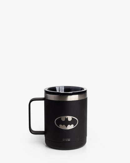 https://ik.imagekit.io/c2dr4dawp/https%3A%2F%2Fcdn.shopify.com%2Fs%2Ffiles%2F1%2F0484%2F7091%2F7273%2Ffiles%2FBohtal_Insulated_Coffee_Mug_Batman.jpg%3Fv%3D1743758537?tr=f-jpg