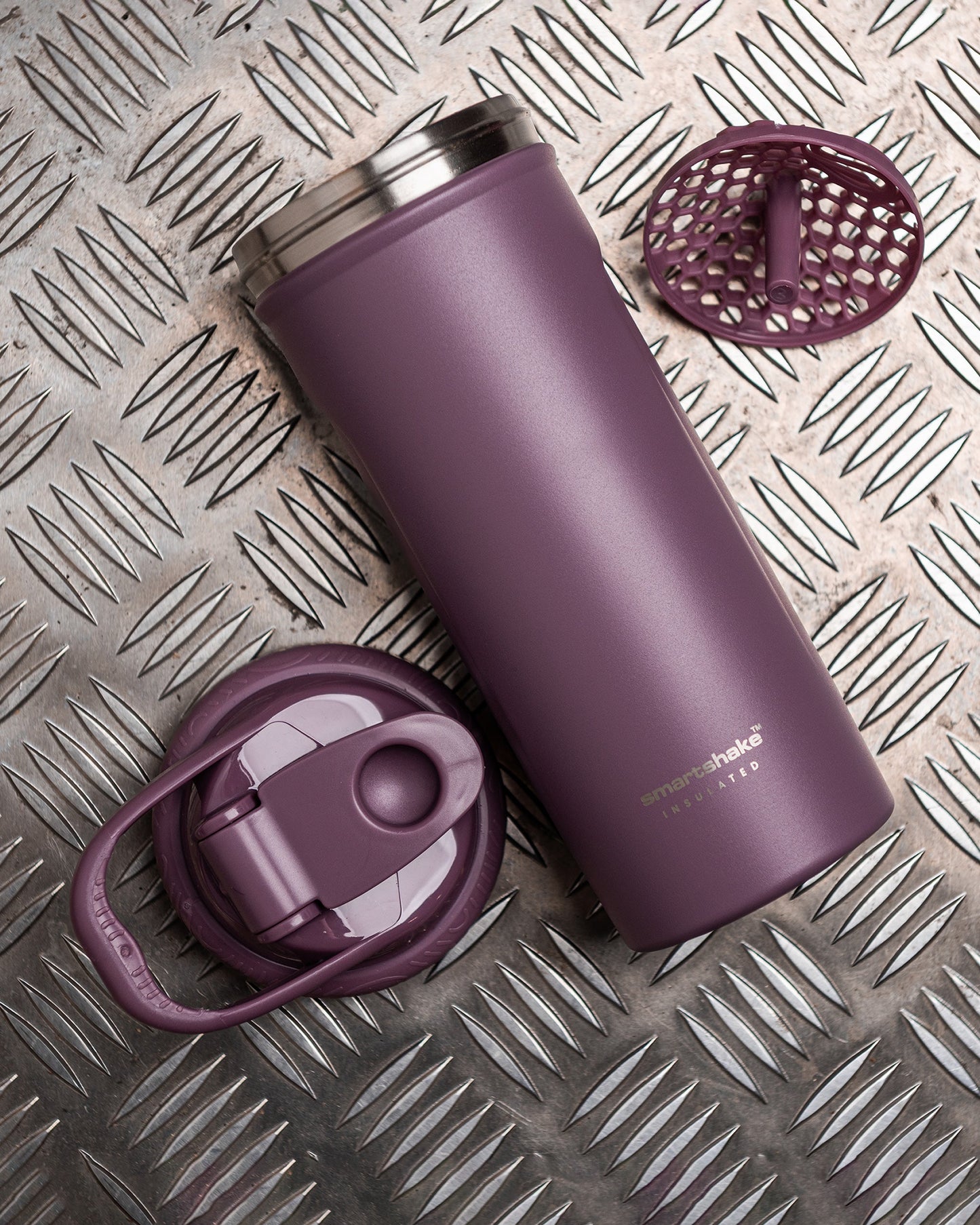 https://ik.imagekit.io/c2dr4dawp/https%3A%2F%2Fcdn.shopify.com%2Fs%2Ffiles%2F1%2F0484%2F7091%2F7273%2Ffiles%2FSmartshake_Insulated_Steel_Dusty_Plum_Lifestyle.jpg%3Fv%3D1743584720?tr=f-jpg