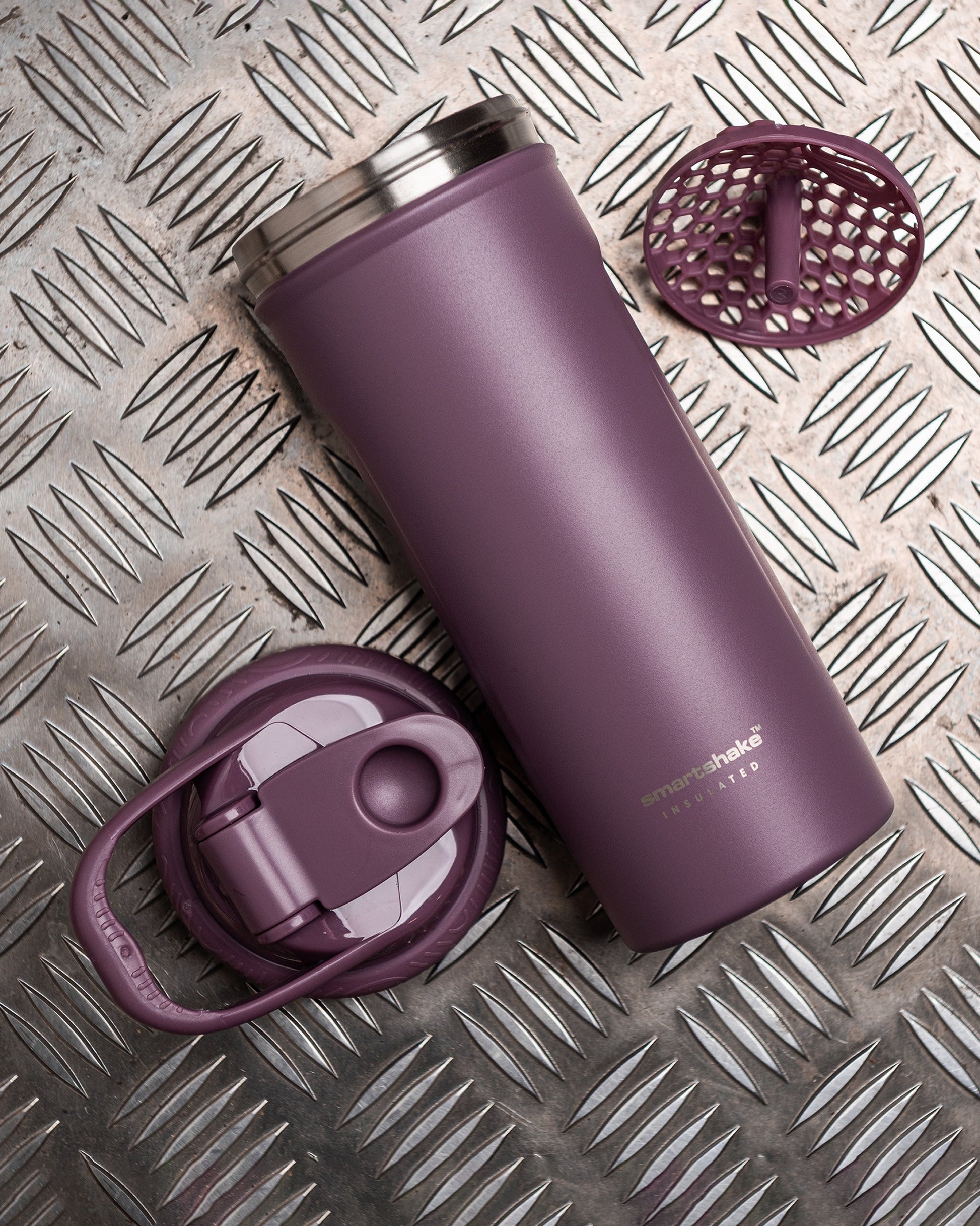 https://ik.imagekit.io/c2dr4dawp/https%3A%2F%2Fcdn.shopify.com%2Fs%2Ffiles%2F1%2F0484%2F7091%2F7273%2Ffiles%2FSmartshake_Insulated_Steel_Dusty_Plum_Lifestyle.jpg%3Fv%3D1743584720?tr=f-jpg