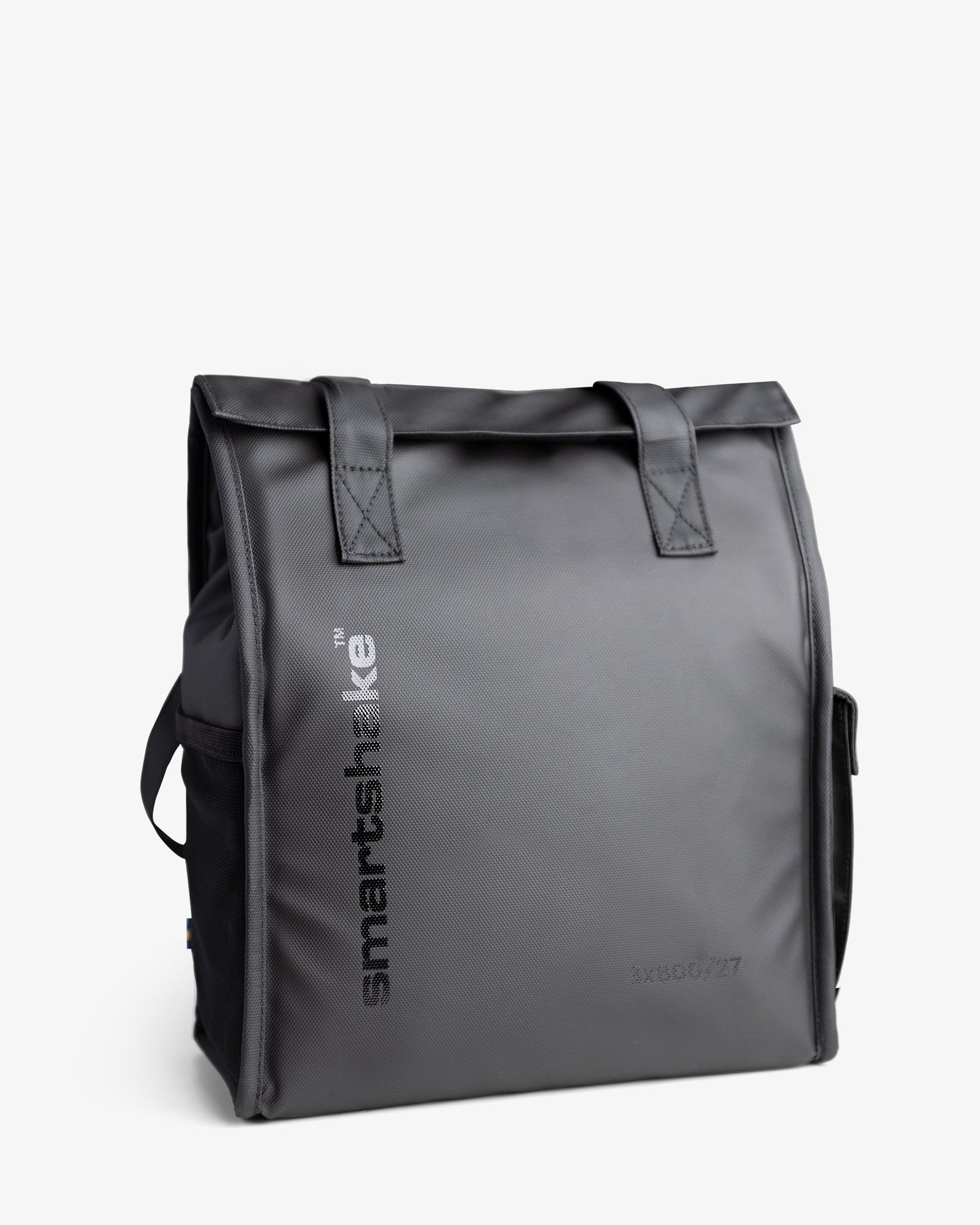 https://ik.imagekit.io/c2dr4dawp/https%3A%2F%2Fcdn.shopify.com%2Fs%2Ffiles%2F1%2F0484%2F7091%2F7273%2Ffiles%2FSmartshake_Lunch_Tote_Bag_side2_Black.jpg%3Fv%3D1709298521?tr=f-jpg