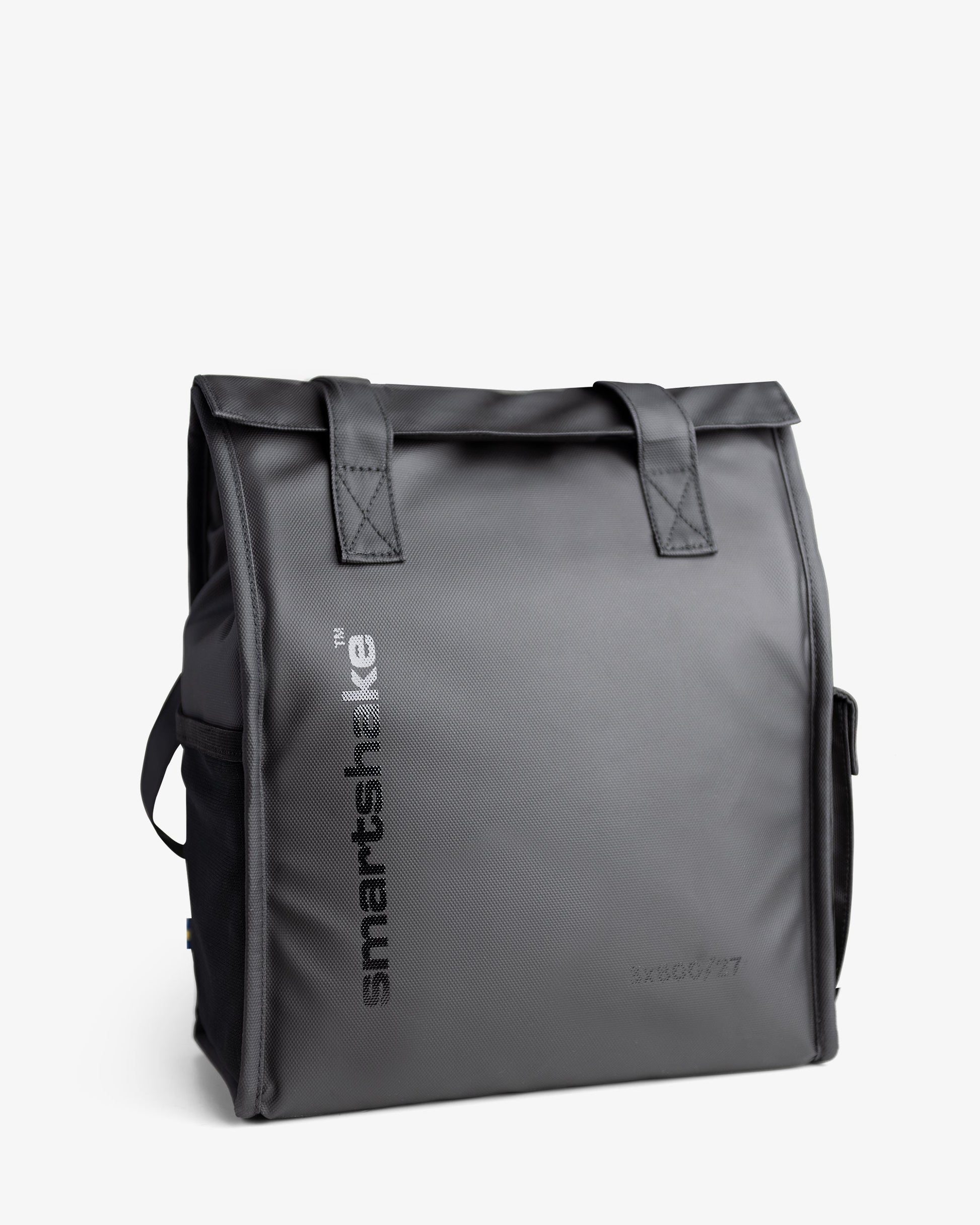 https://ik.imagekit.io/c2dr4dawp/https%3A%2F%2Fcdn.shopify.com%2Fs%2Ffiles%2F1%2F0484%2F7091%2F7273%2Ffiles%2FSmartshake_Lunch_Tote_Bag_side2_Black.jpg%3Fv%3D1709298521?tr=f-jpg