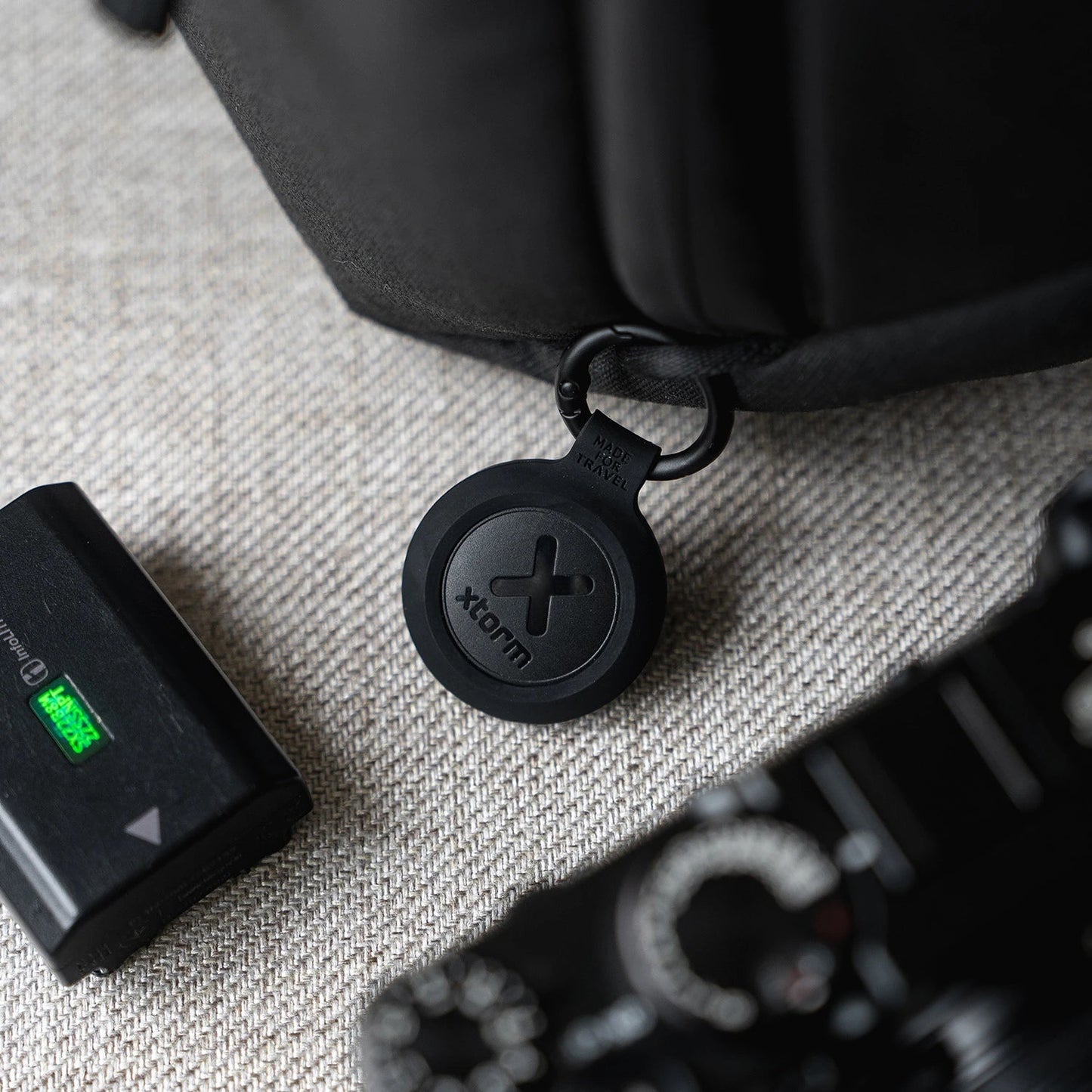 https://ik.imagekit.io/c2dr4dawp/https%3A%2F%2Fcdn.shopify.com%2Fs%2Ffiles%2F1%2F0606%2F3905%2F1964%2Ffiles%2FTravelTag2_Backpack_Black.webp%3Fv%3D1760445404?tr=f-jpg